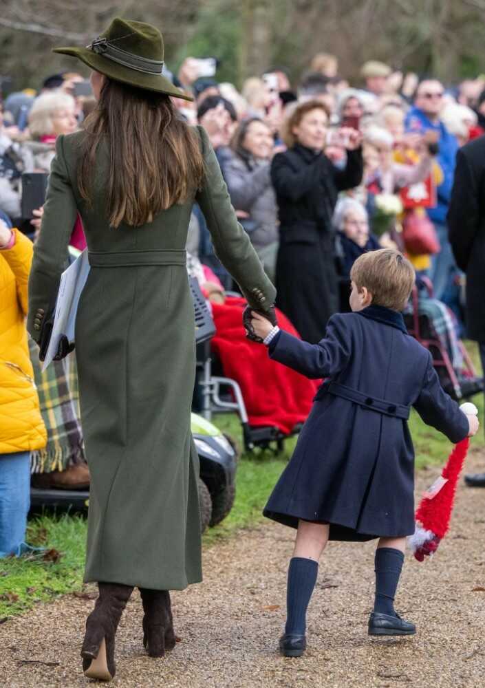 4-year-old Prince Louis charmed everyone at the Christmas service 9