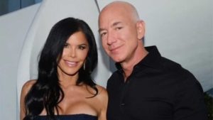 Elon Musk and Bill Ackman are discussing the wedding of Jeff Bezos, who is marrying Lauren Sanchez 1