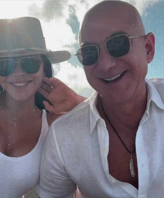 Elon Musk and Bill Ackman are discussing the wedding of Jeff Bezos, who is marrying Lauren Sanchez 5